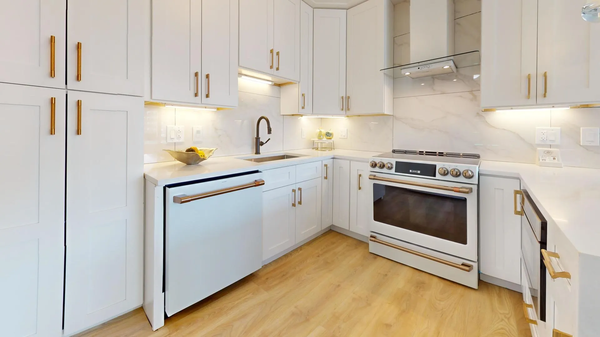 336 W Wellington Avenue 1002 IL