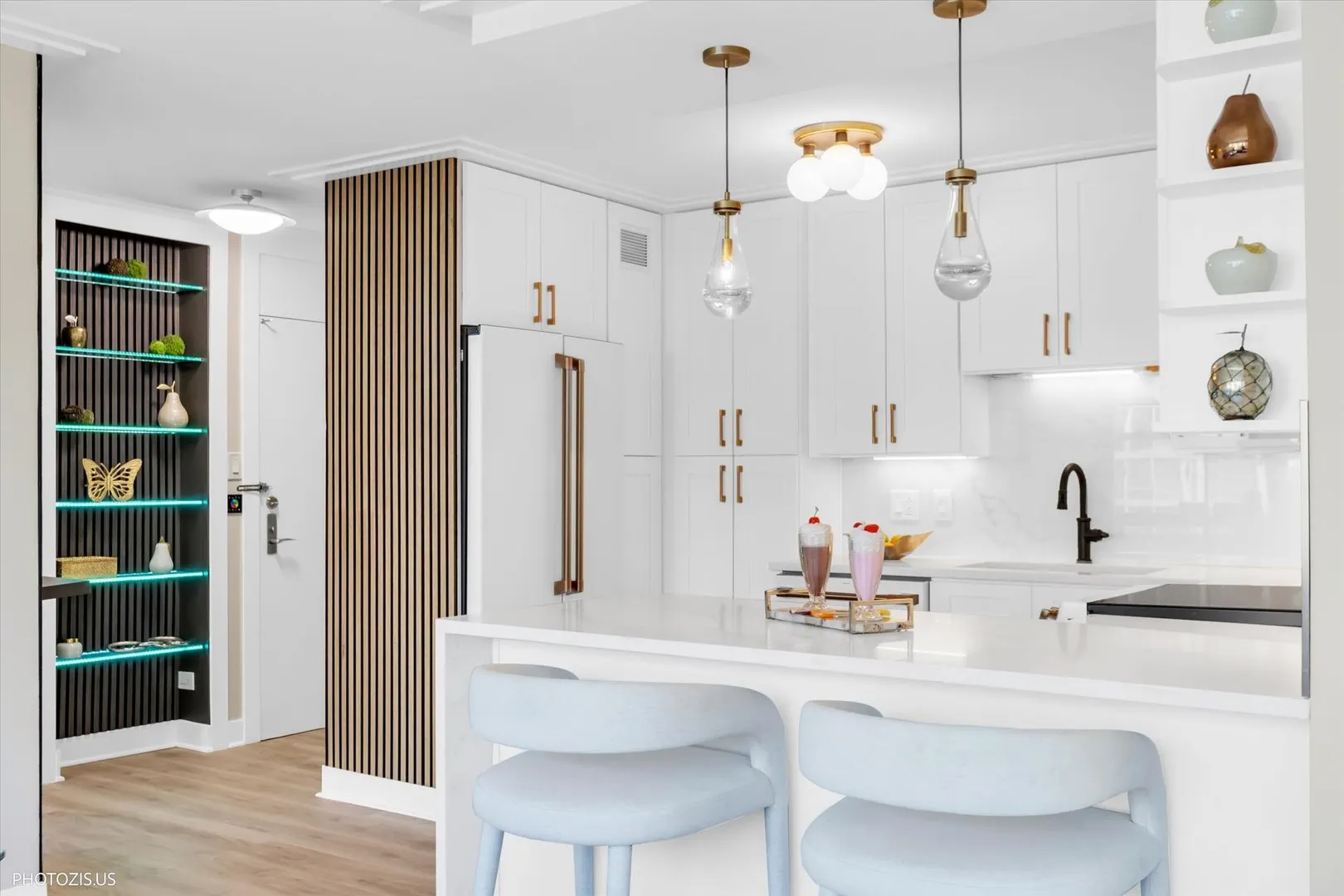 336 W Wellington Avenue 1002 IL