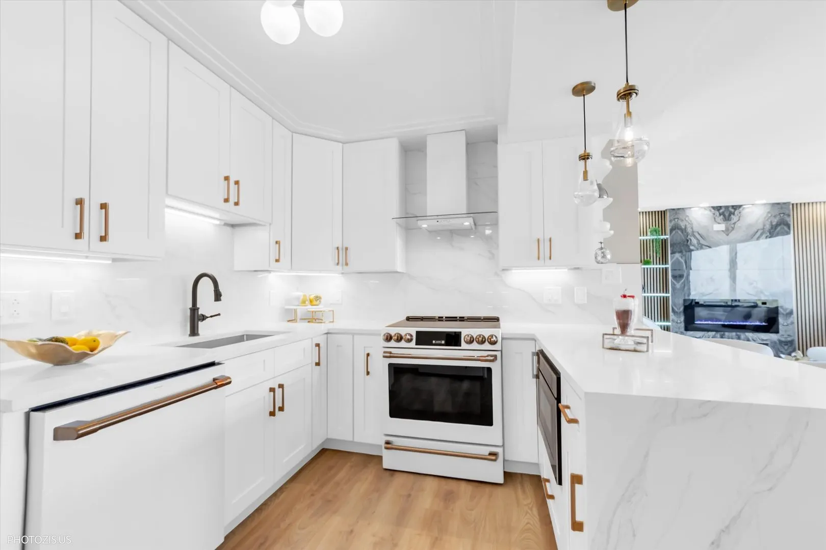 336 W Wellington Avenue 1002 IL