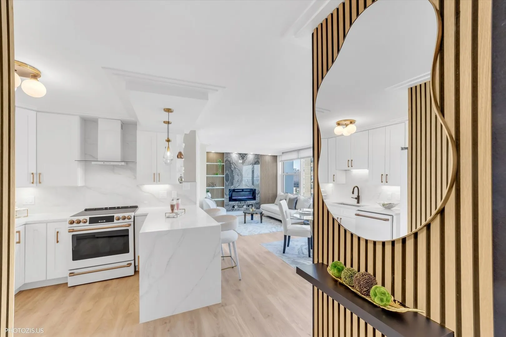 336 W Wellington Avenue 1002 IL