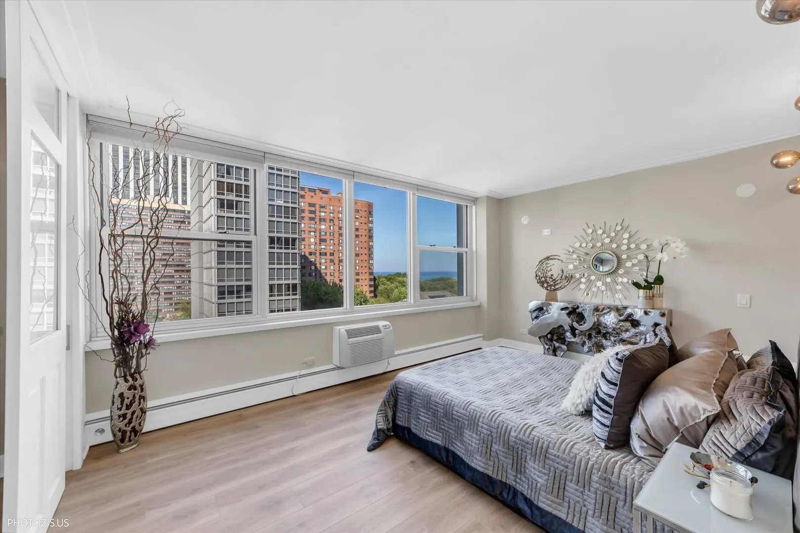 336 W Wellington Avenue 1002 IL