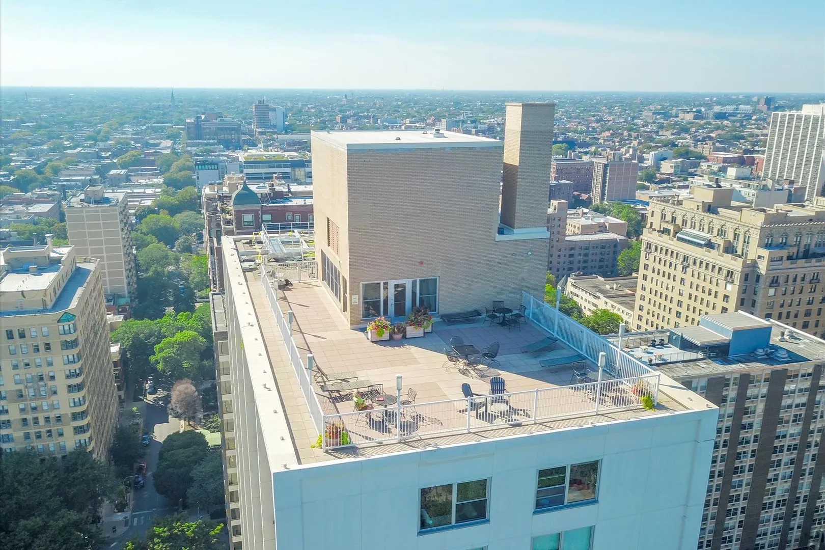 336 W Wellington Avenue 1002 IL