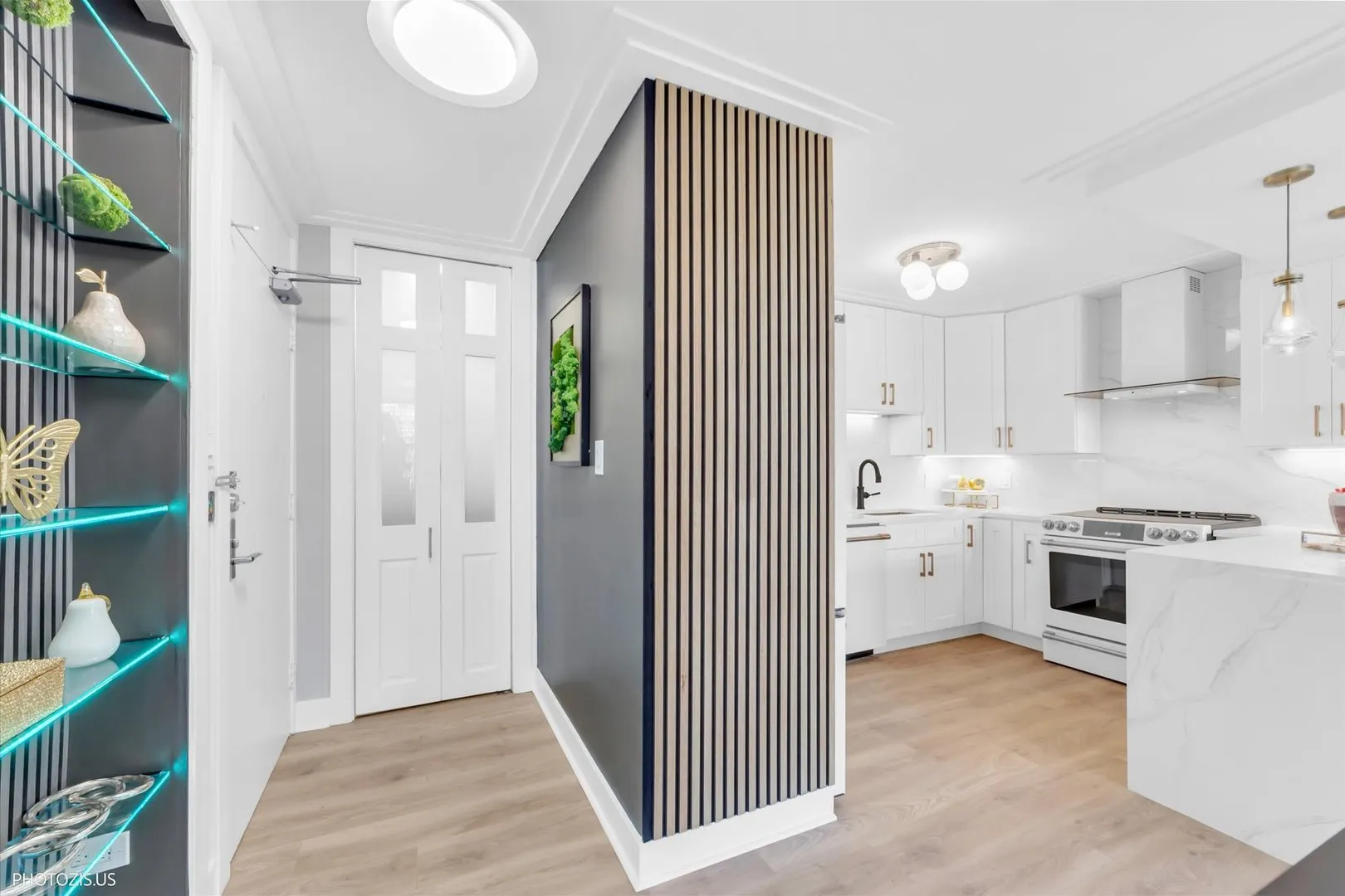 336 W Wellington Avenue 1002 IL