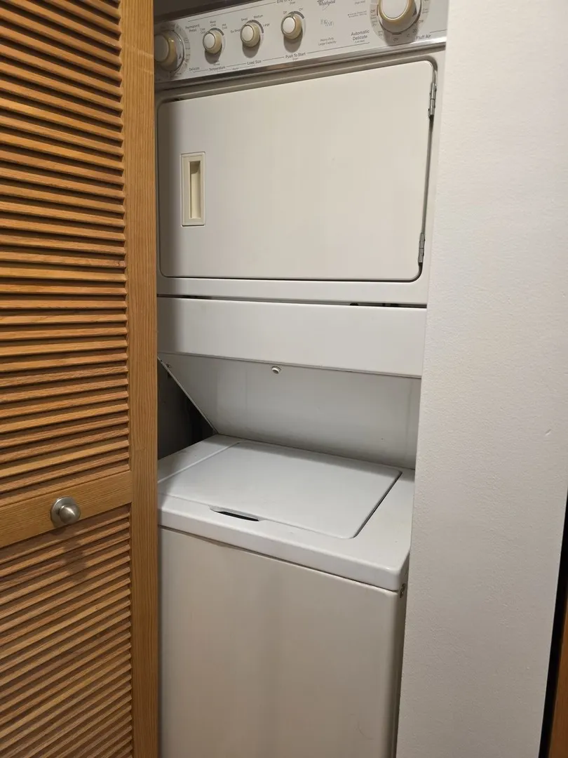 6559 W George Street 202 IL