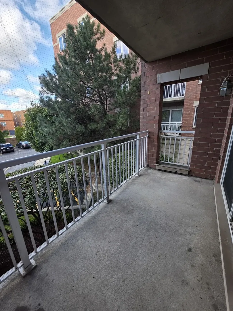 6559 W George Street 202 IL