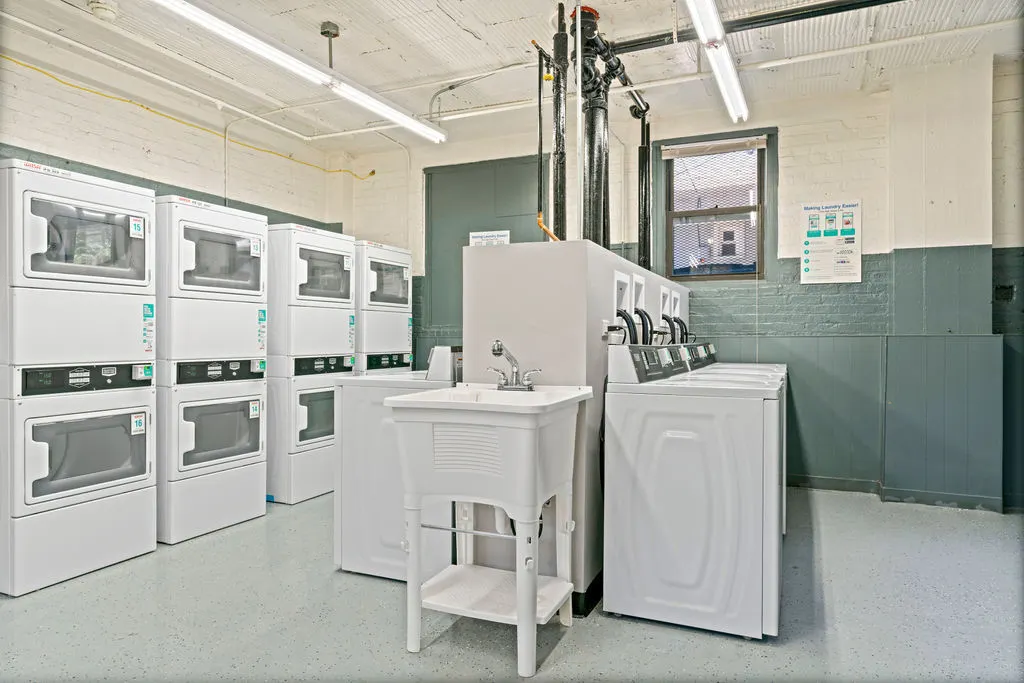 6230 N Kenmore Avenue 1305 IL