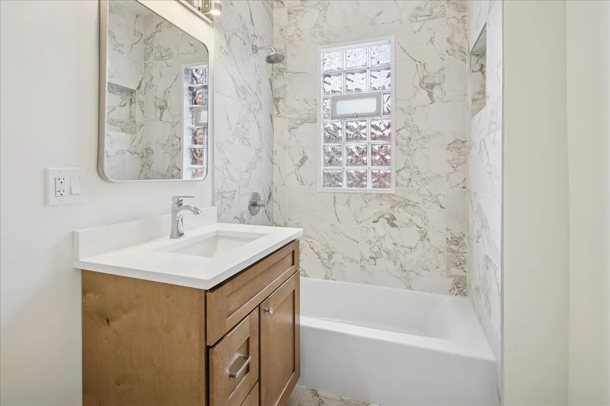 2528 N California Avenue IL