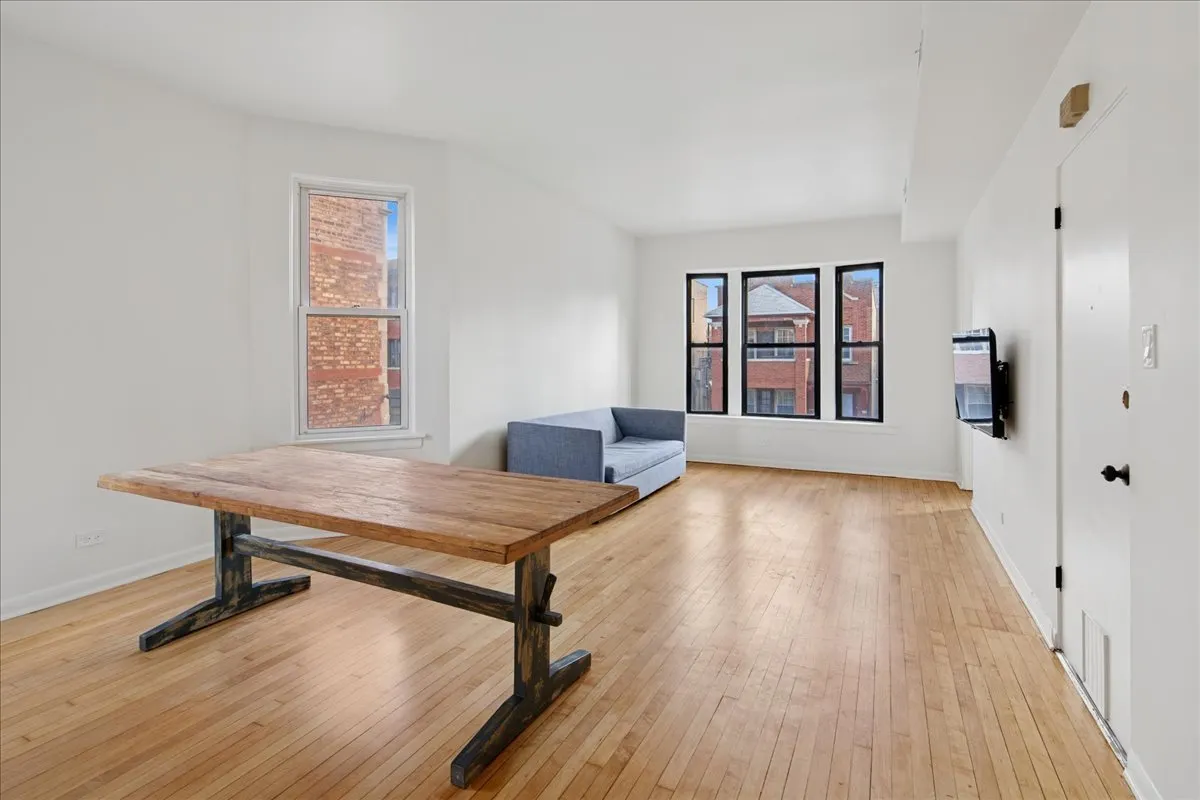 2528 N California Avenue IL