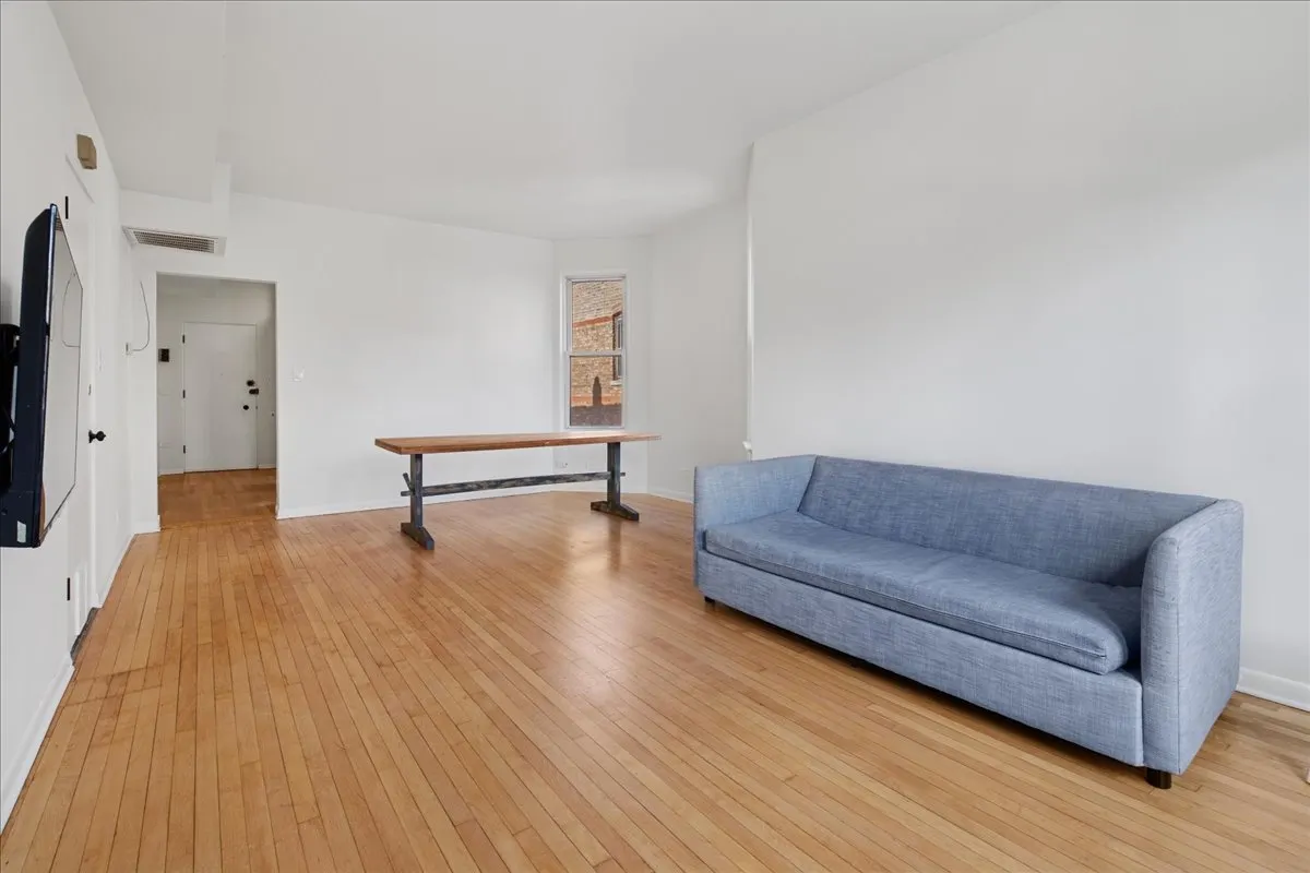 2528 N California Avenue IL