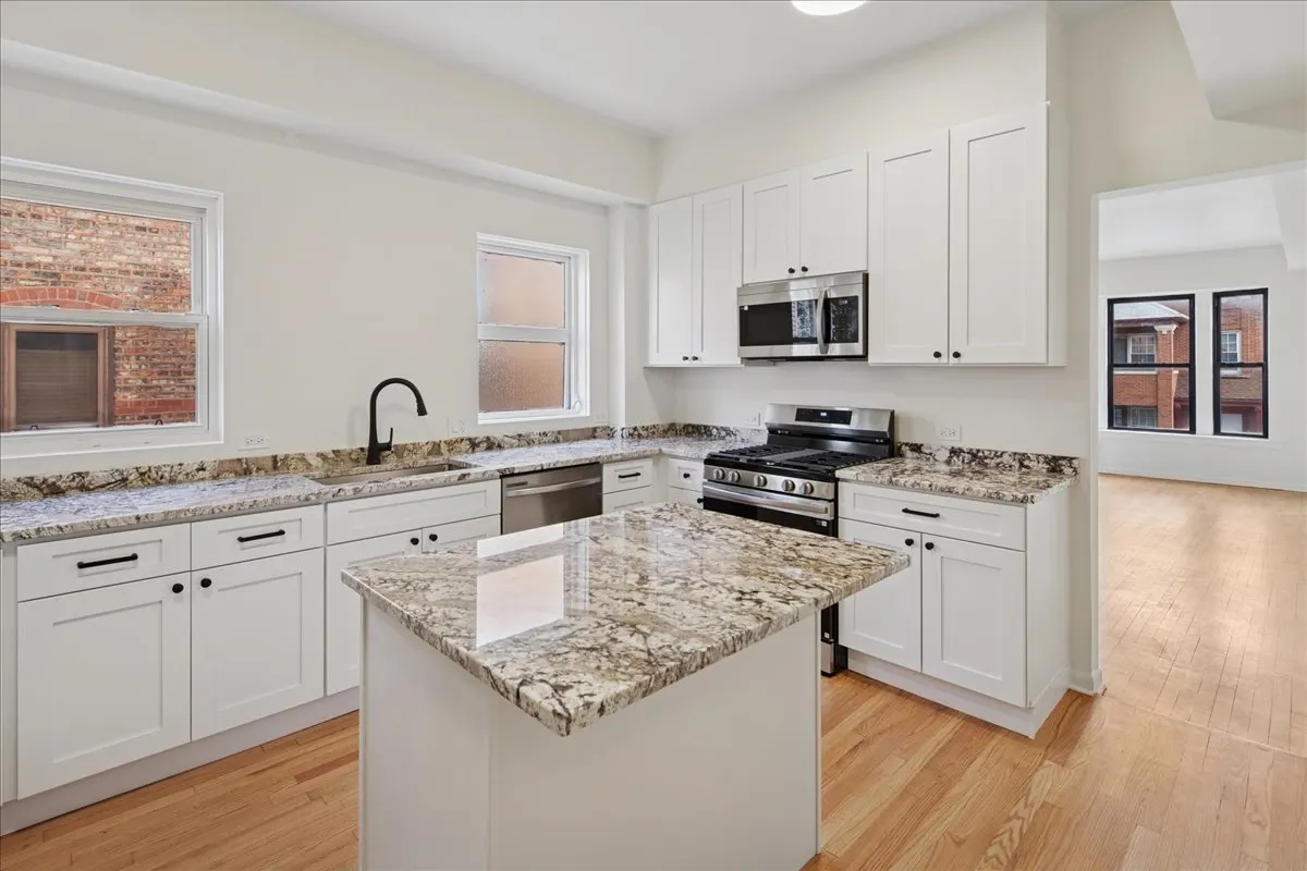 2528 N California Avenue IL