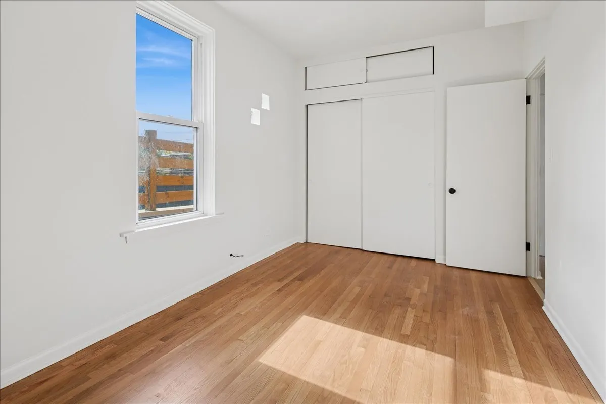 2528 N California Avenue IL