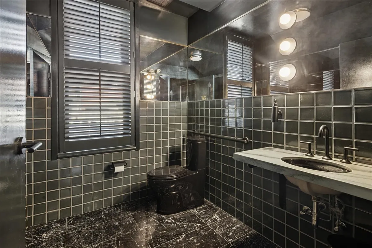 2528 N California Avenue IL