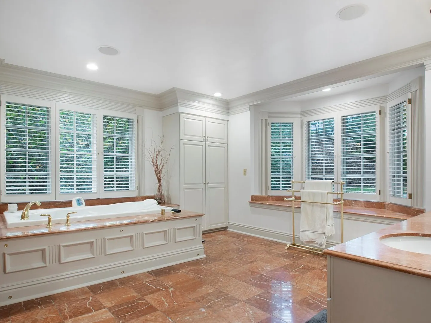 1850 N Mulford Road IL