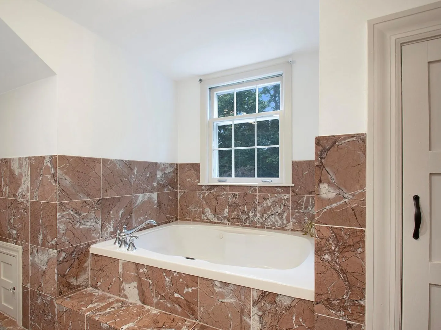 1850 N Mulford Road IL