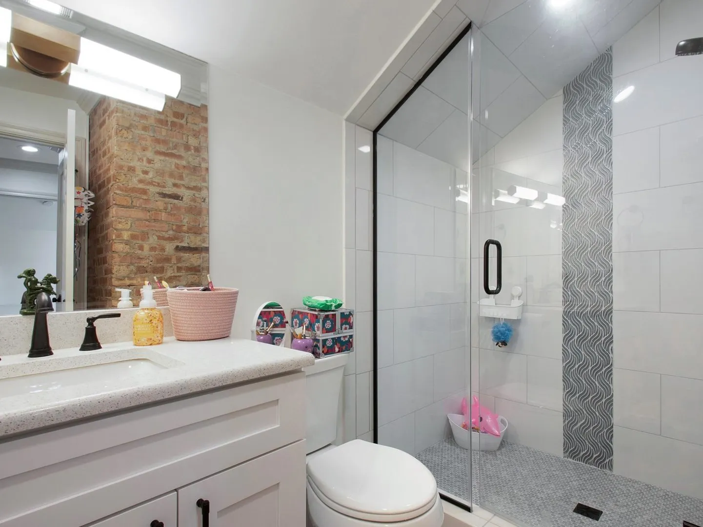 1850 N Mulford Road IL