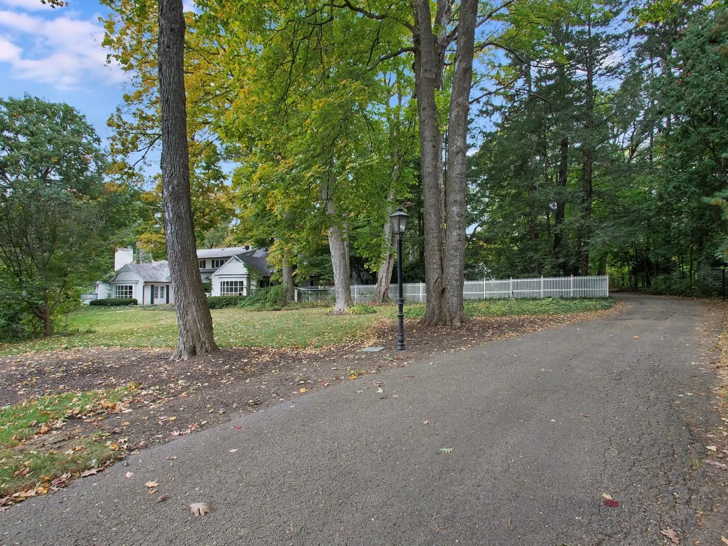 1850 N Mulford Road IL