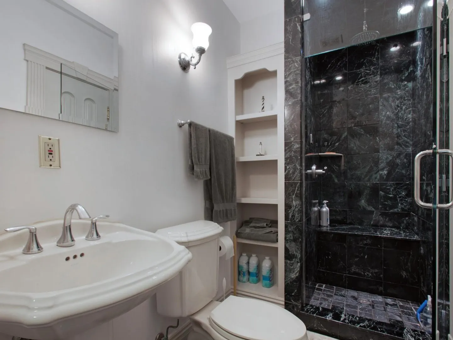 1850 N Mulford Road IL