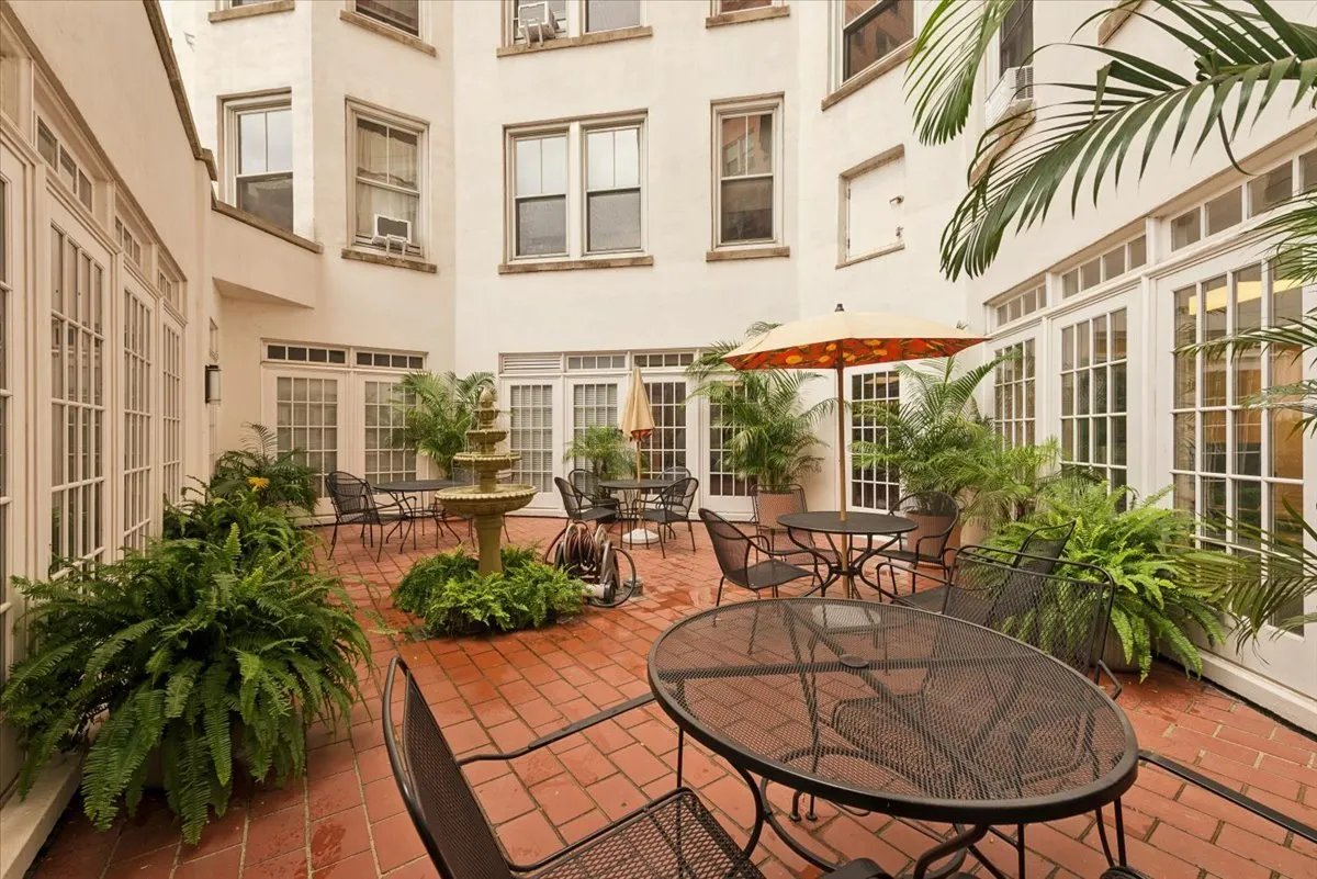 5555 N SHERIDAN Road 1504 IL