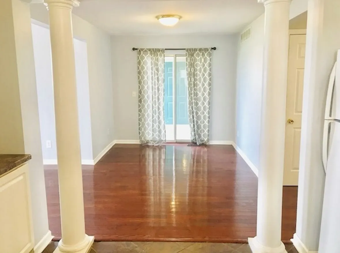 106 Chesterfield Court 106 IL