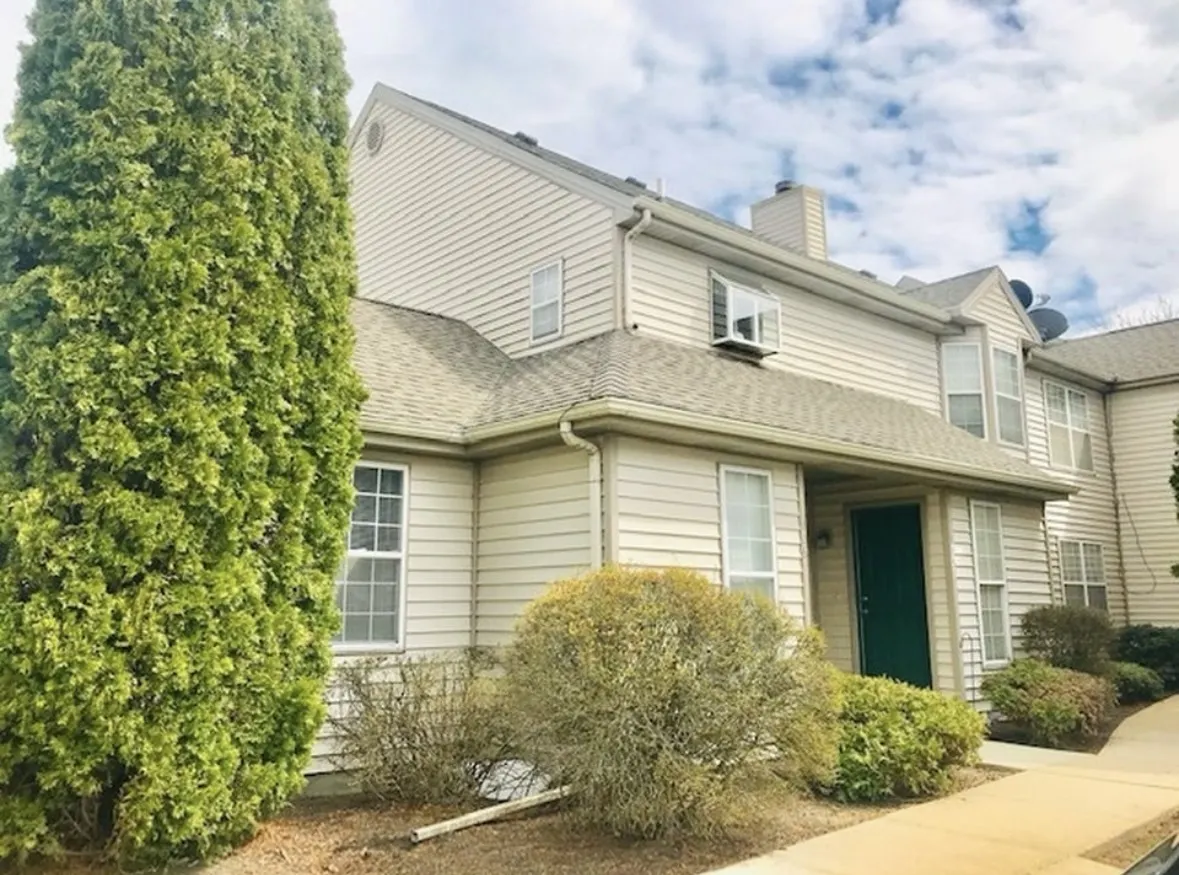 106 Chesterfield Court 106 IL