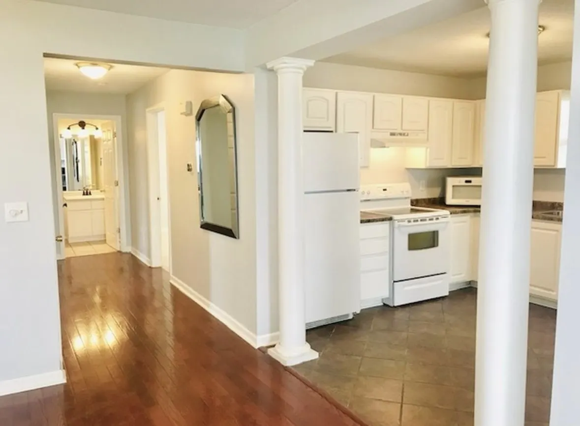 106 Chesterfield Court 106 IL