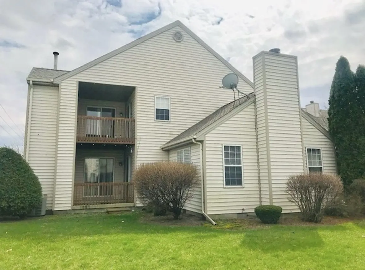 106 Chesterfield Court 106 IL