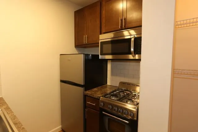 4241 N KENMORE Avenue 106 IL