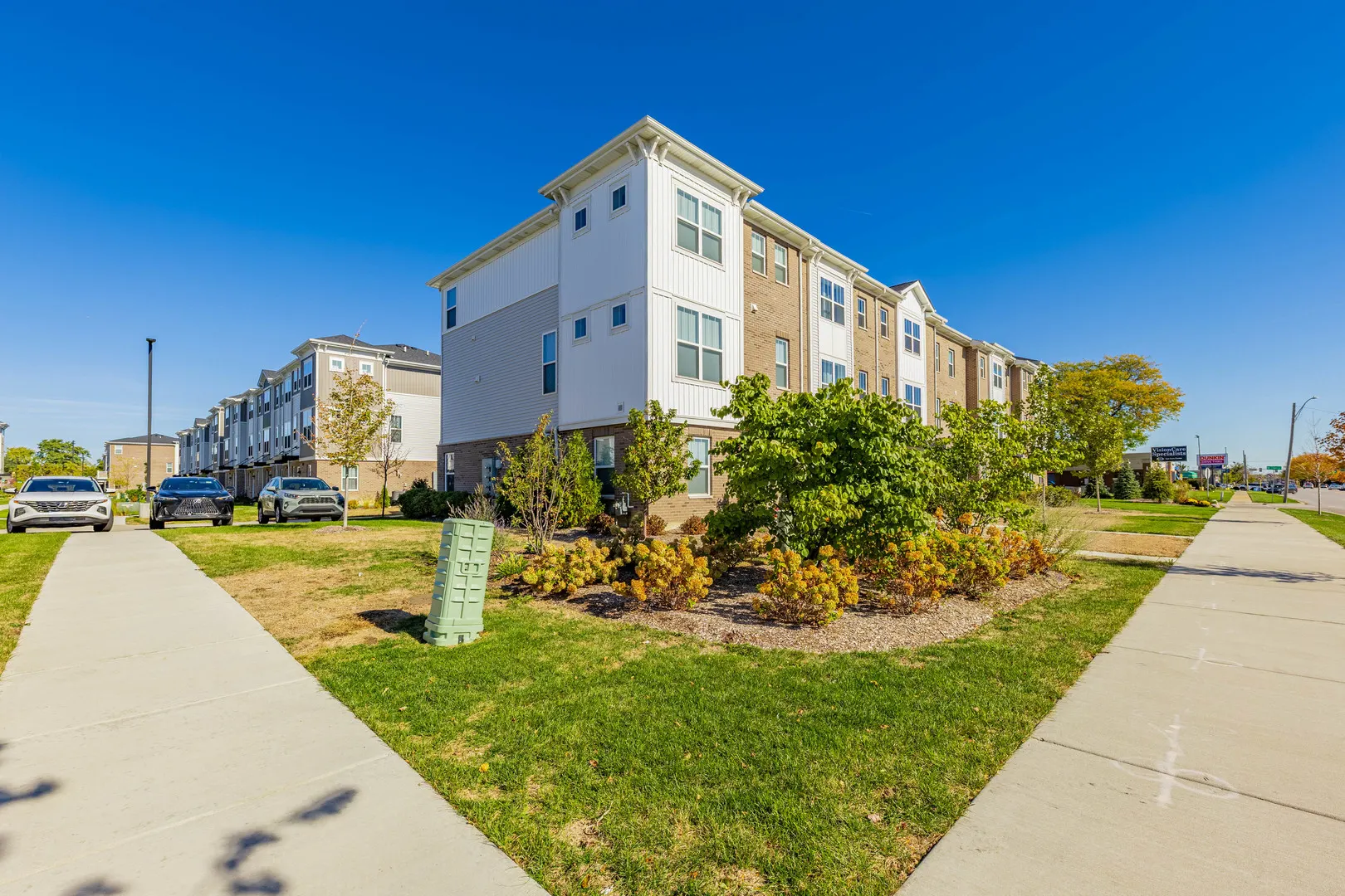 1050 E Oakton Street IL