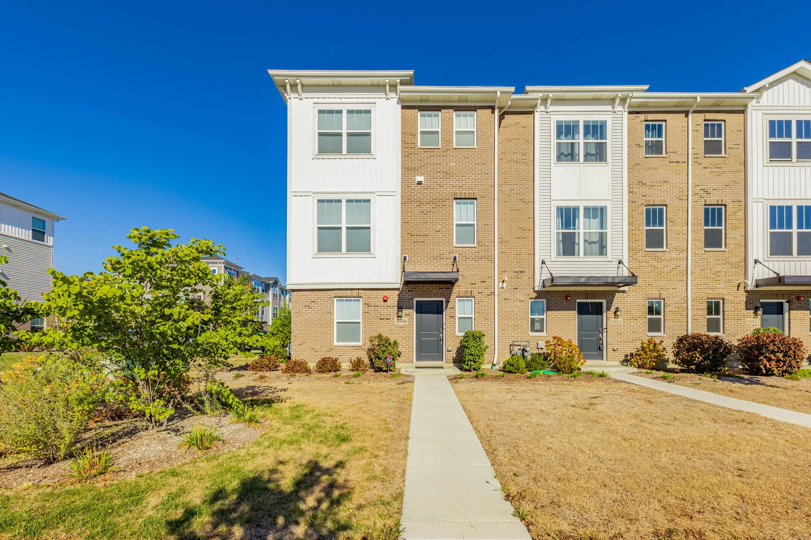 1050 E Oakton Street IL