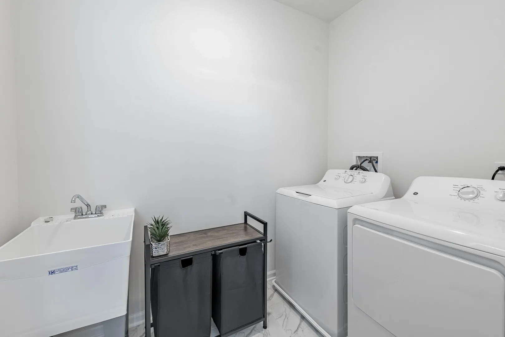 1050 E Oakton Street IL