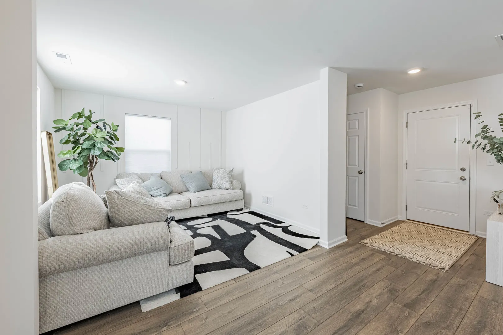 1050 E Oakton Street IL