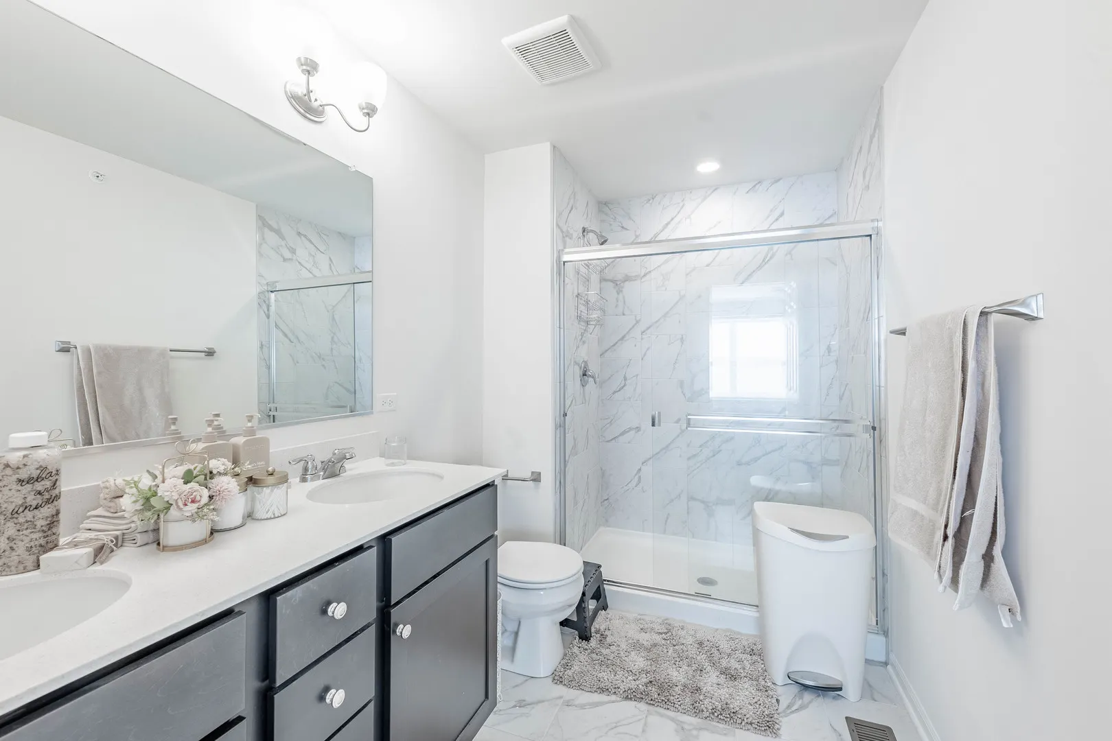 1050 E Oakton Street IL