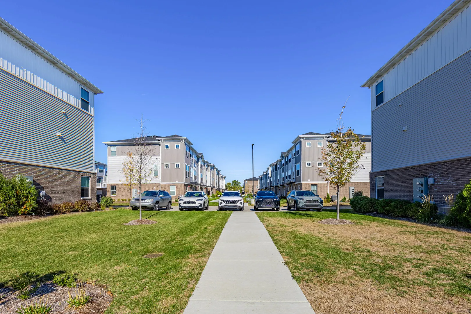 1050 E Oakton Street IL