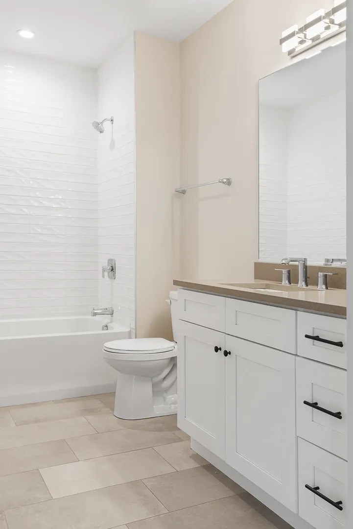 440 Green Bay Road 305 IL