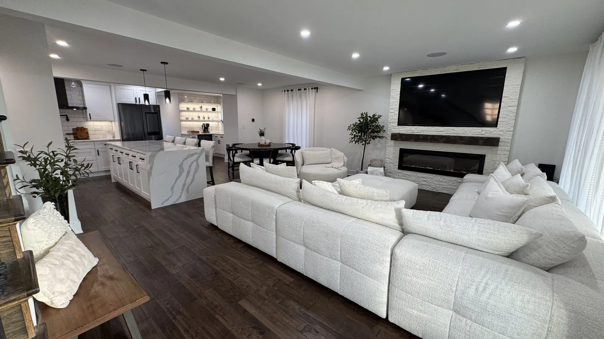 1739 N 24th Avenue IL