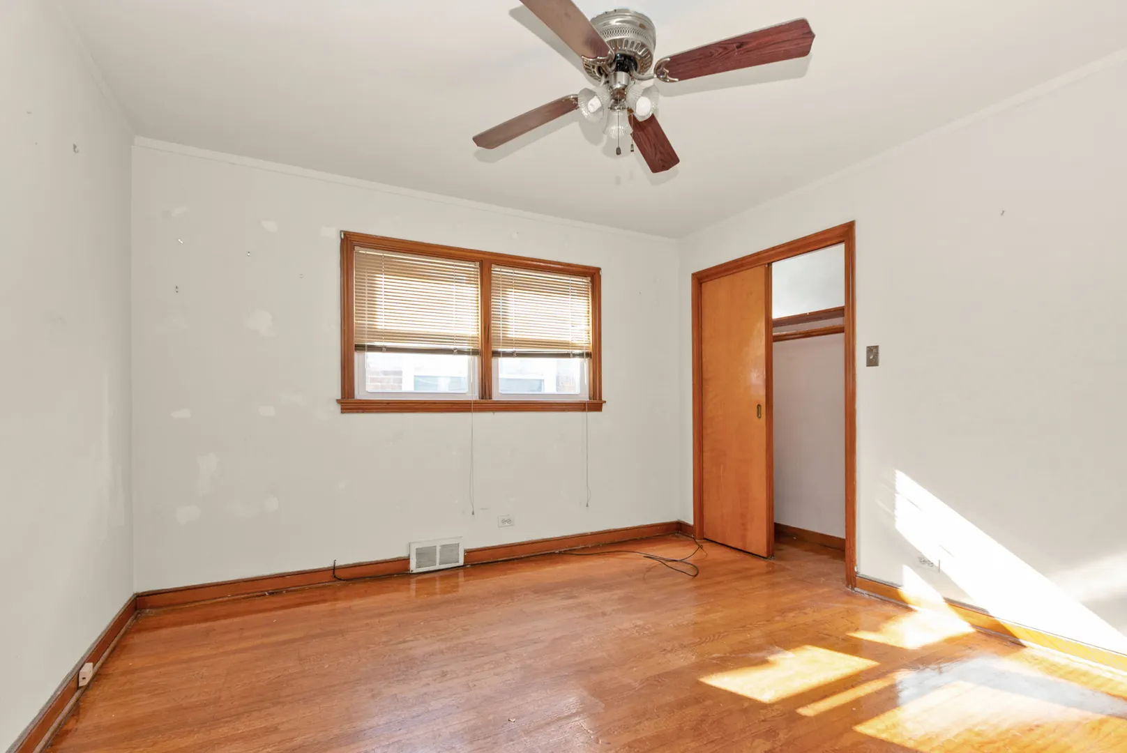 8834 S Oglesby Avenue IL