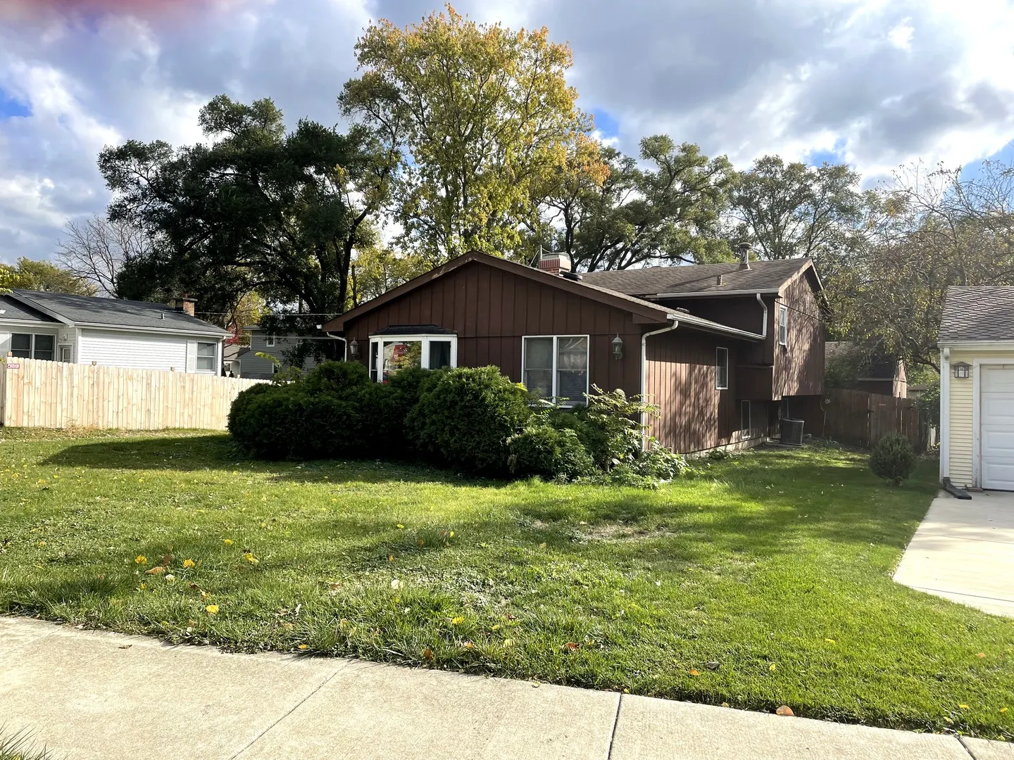 215 W Naperville Road IL