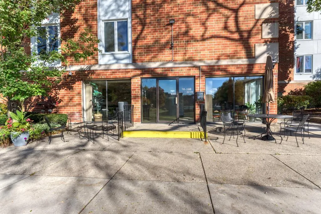 100 Lake Boulevard 603 IL