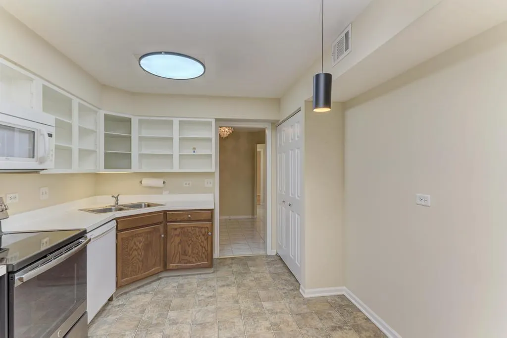 100 Lake Boulevard 603 IL