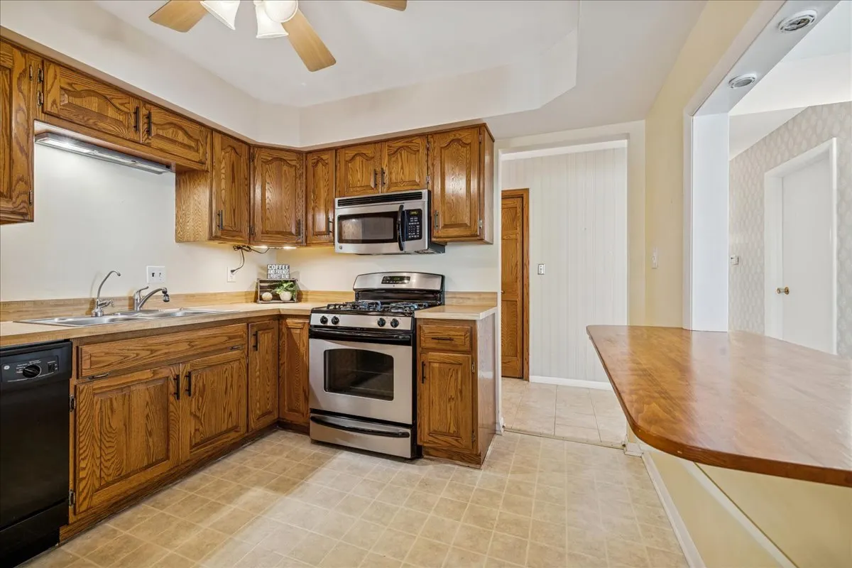 511 COVENTRY Lane 2 IL