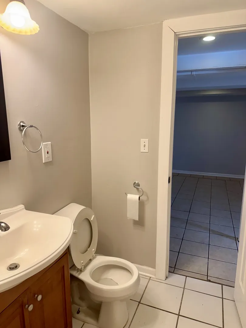 273 CHARLES Street IL