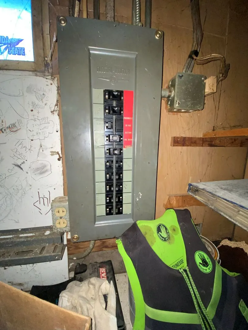 611 W Locust Street IL