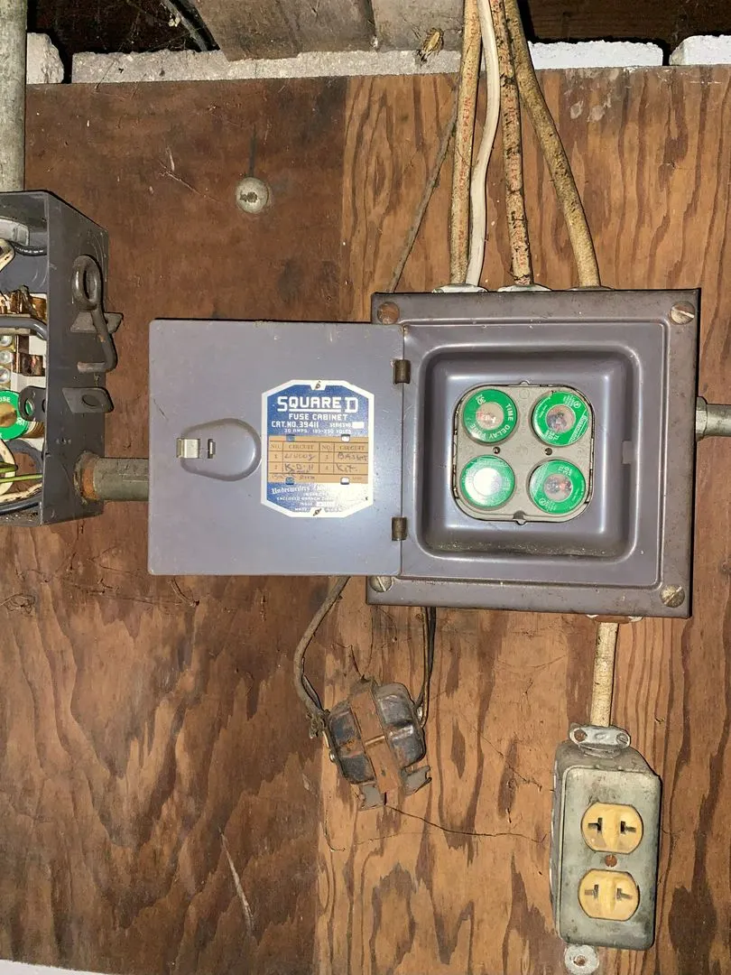 611 W Locust Street IL