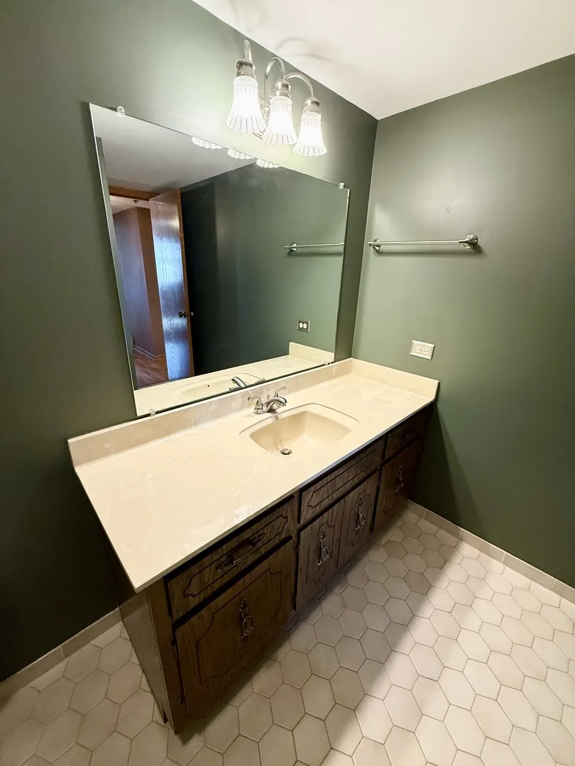 10420 Circle Drive 25B IL