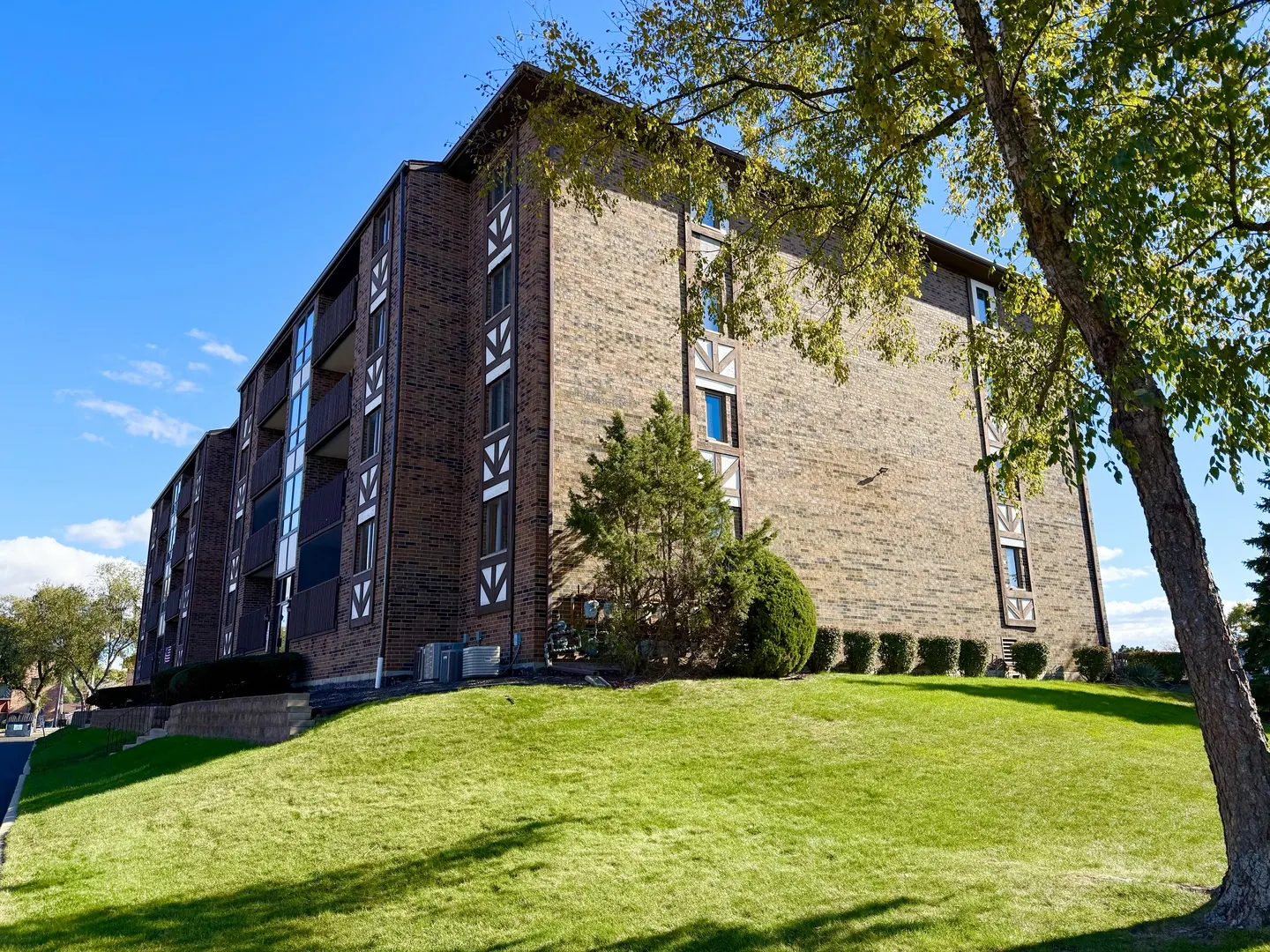 10420 Circle Drive 25B IL