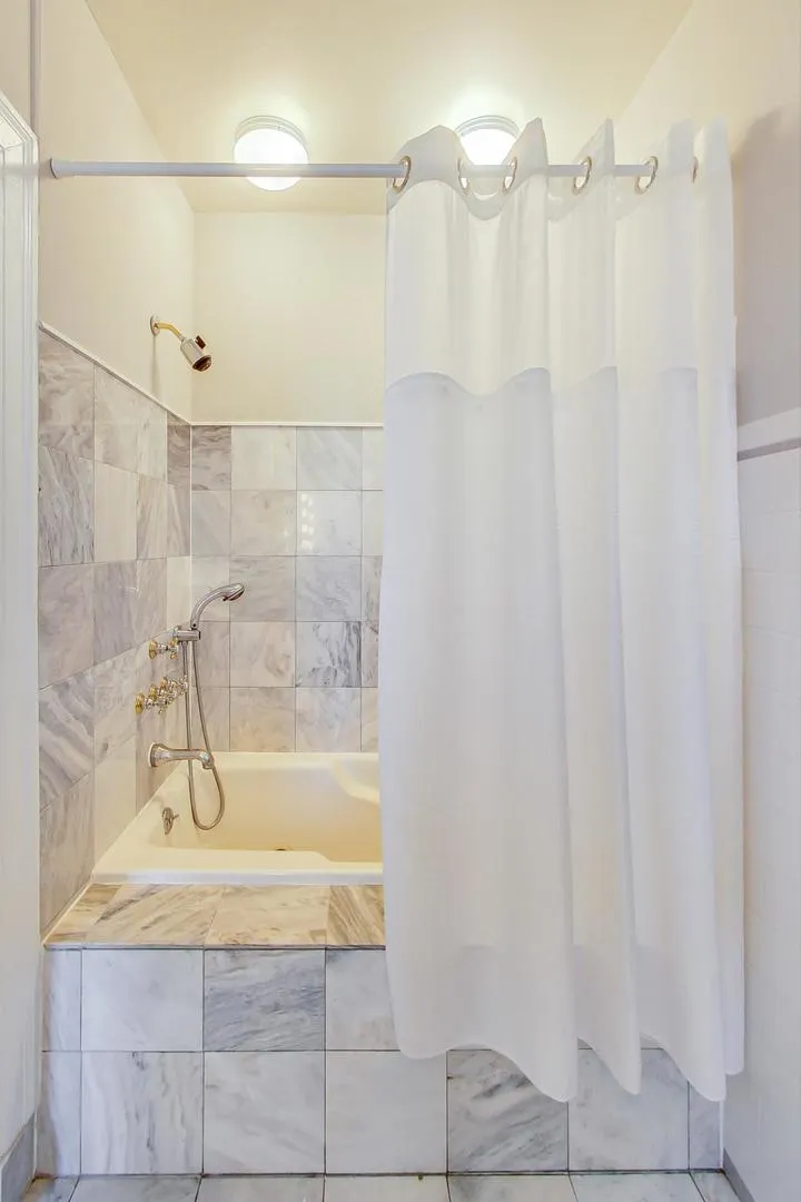 3530 N LAKE SHORE Drive 10A IL