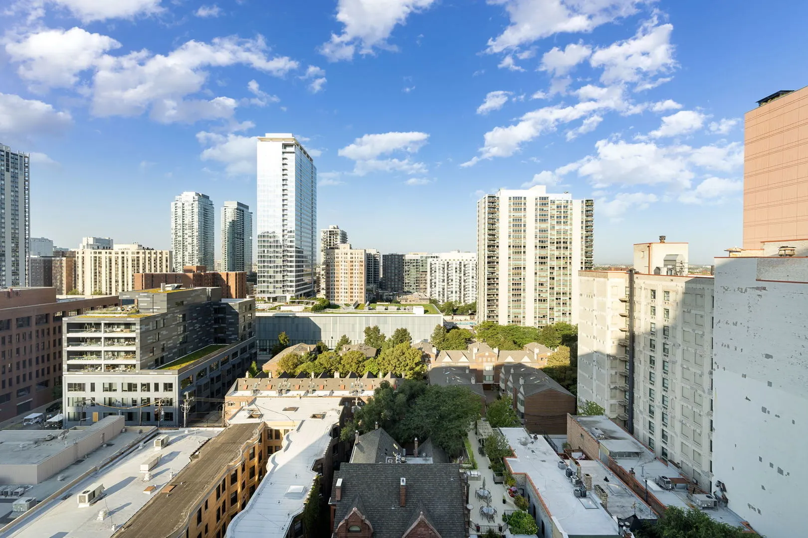 1221 N Dearborn Parkway 1601N IL