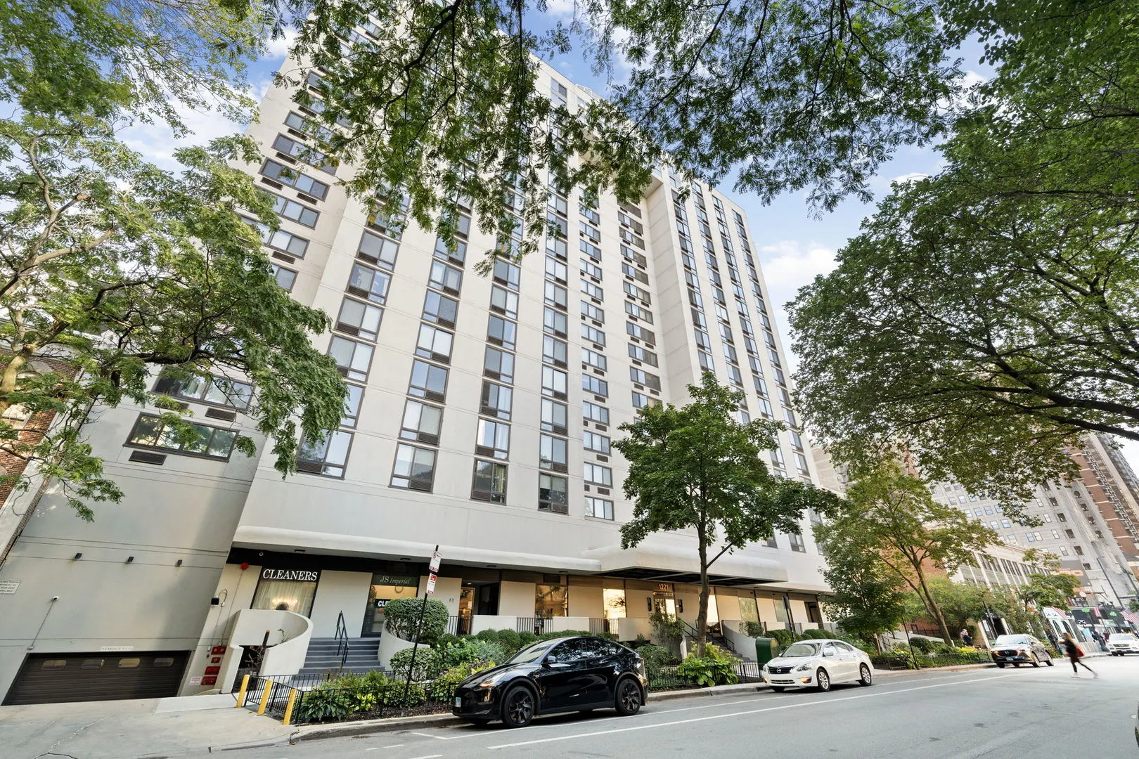 1221 N Dearborn Parkway 1601N IL