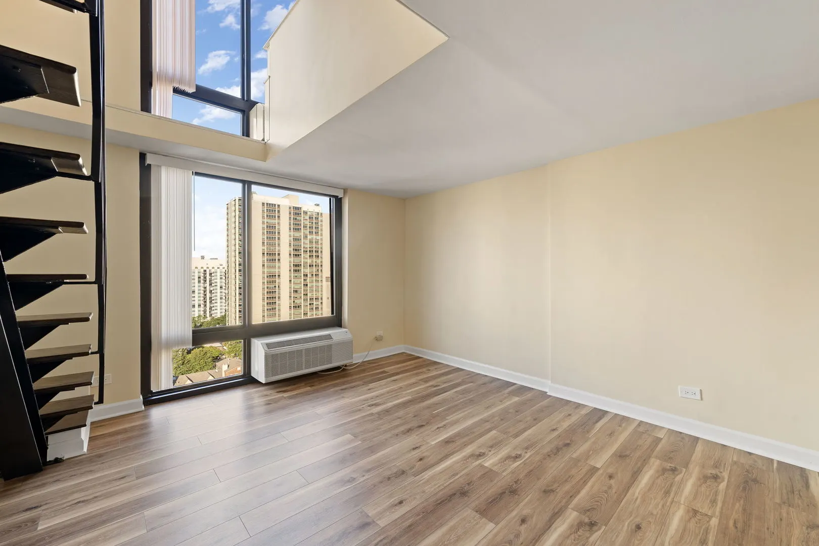 1221 N Dearborn Parkway 1601N IL