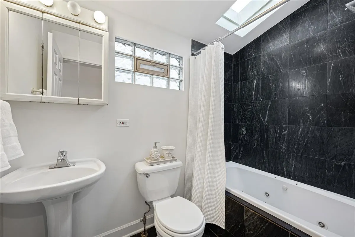 2729 N Wayne Avenue A IL